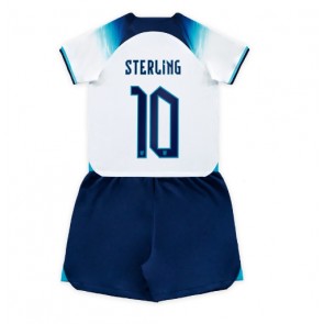 England Raheem Sterling #10 babykläder Hemmatröja barn VM 2022 Korta ärmar (+ Korta byxor)